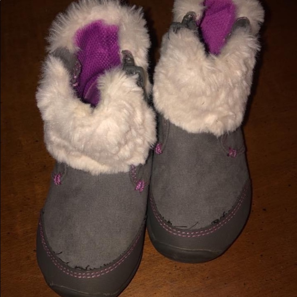 Surprize size 5 gray boots with white fur trim